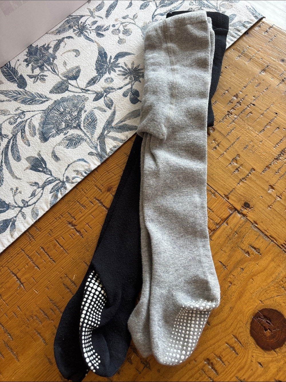Kids Non-Slip Tights - Gray & Black